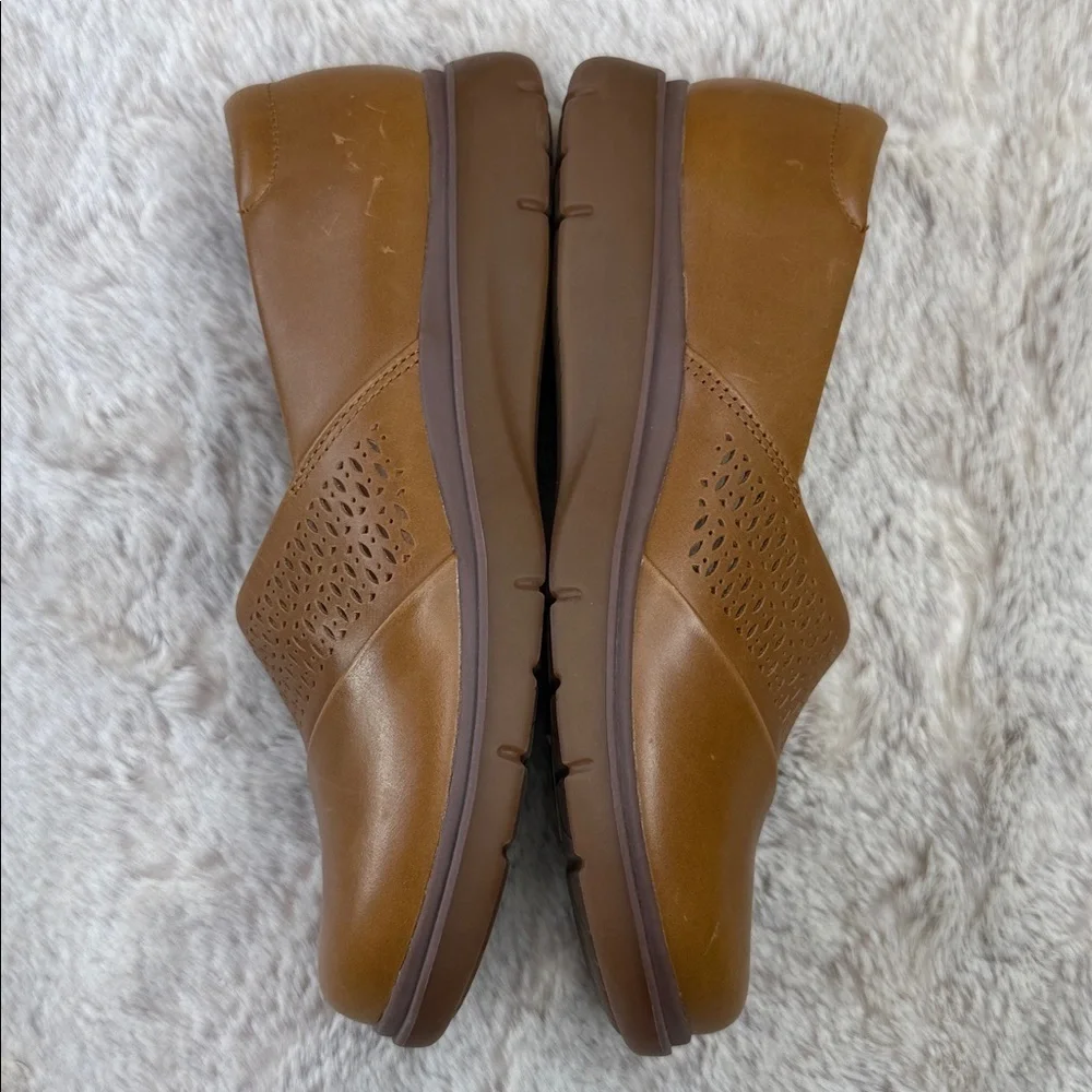 Clarks | Certina Edge Tan Leather Flat, Size 8W, NWT
